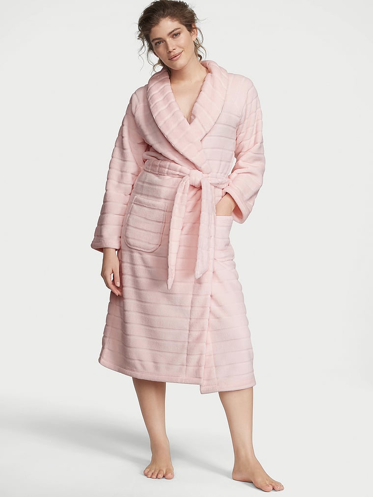 Victoria's Secret, Victoria's Secret Bata larga afelpada a rayas, onModelFront, 1 of 4